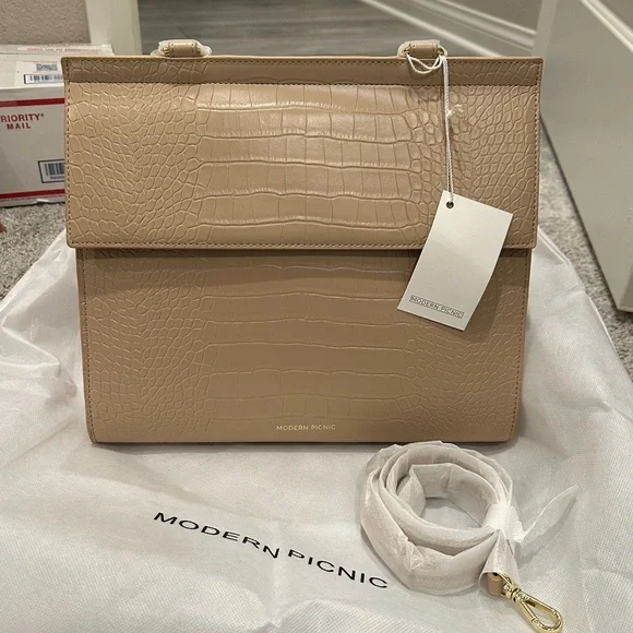 Modern Picnic The Large Luncher in Tan Croc Vegan Leather NWT - Picture 9 of 9